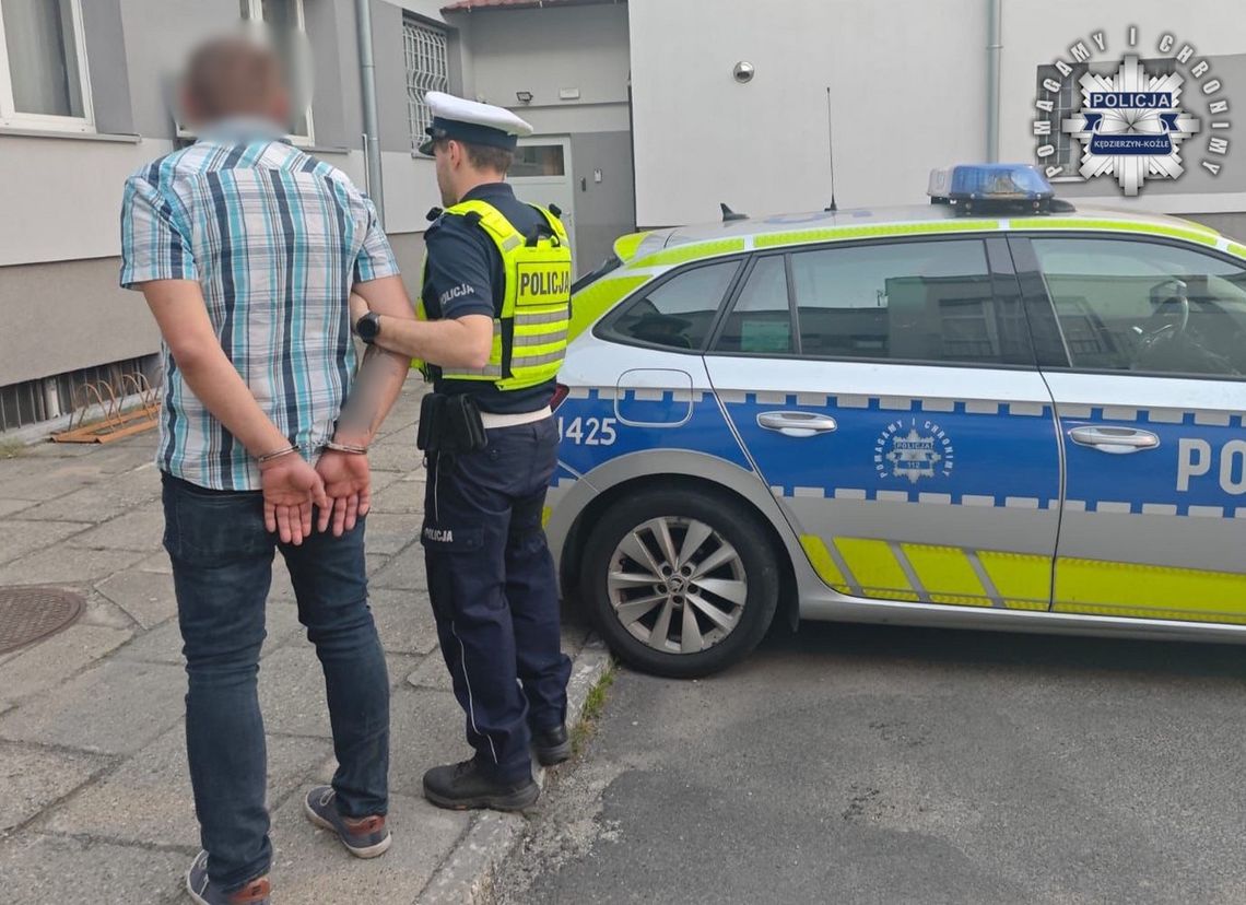 Pijany 47-latek wjechał autem w płot. Zatrzymał go policjant drogówki po służbie