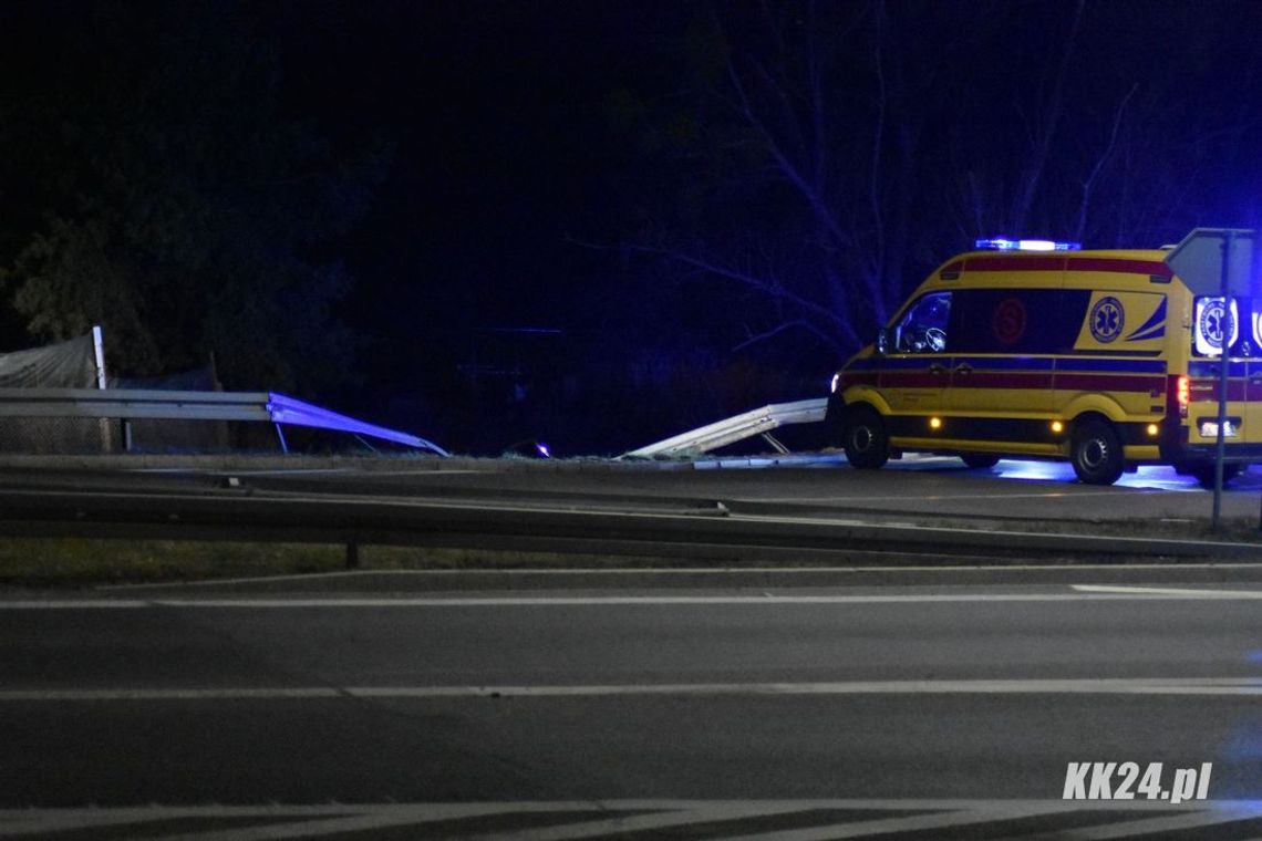 Pijany kierowca, który zawisł nad Kłodnicą, wydmuchał półtora promila. Teraz za swoje czyny odpowie przed sądem