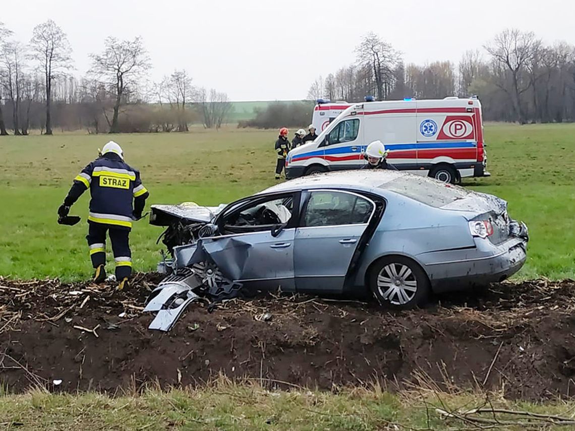 Pijany kierowca rozbił passata na polu. Miał ponad cztery promile!