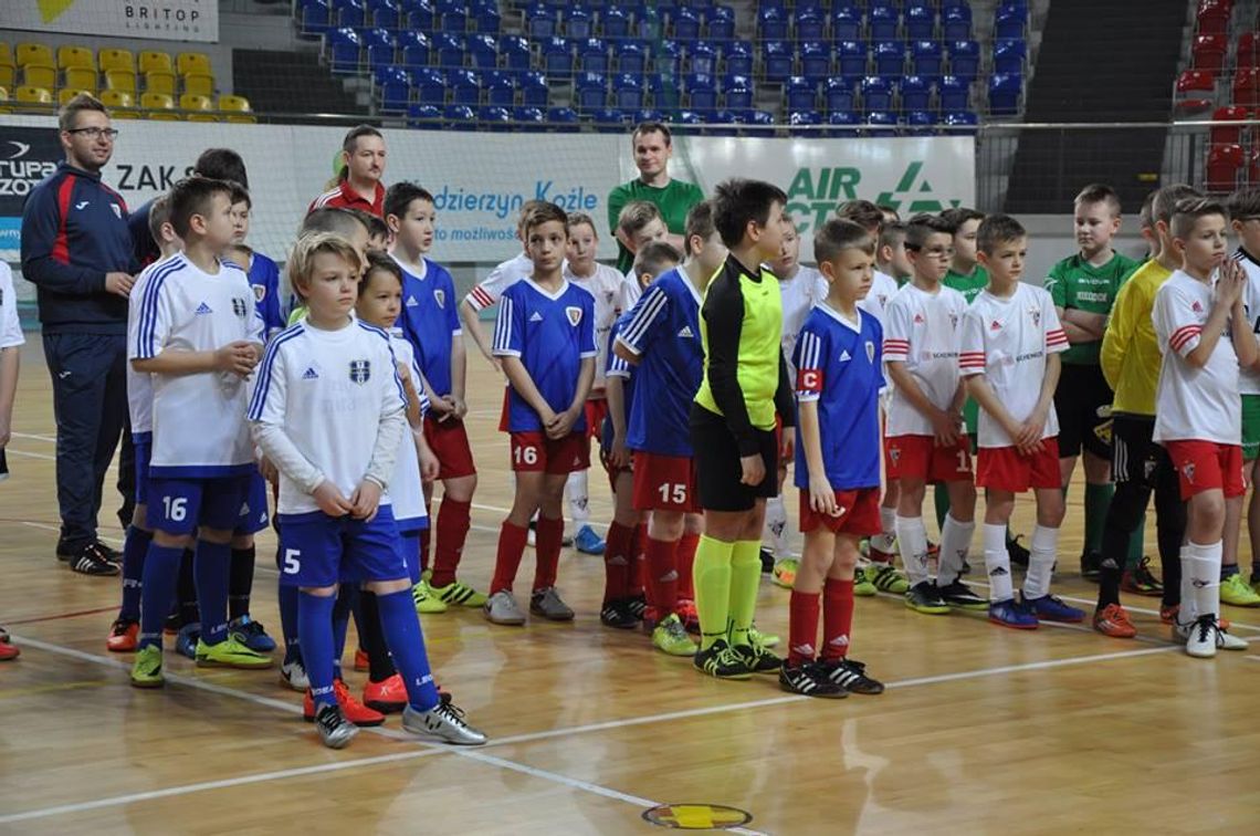 Piłkarski Turniej z Gwiazdą w hali Azoty. Wśród uczestników m.in. Górnik Zabrze i Piast Gliwice. ZDJĘCIA