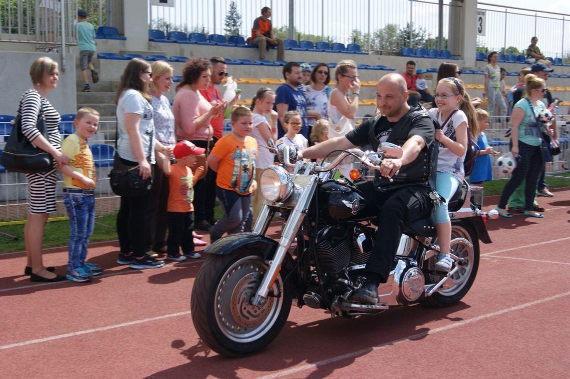 Piłkarskie święto w Kędzierzynie-Koźlu. Trwa festyn rodzinny na stadionie Kuźniczka. ZDJĘCIA