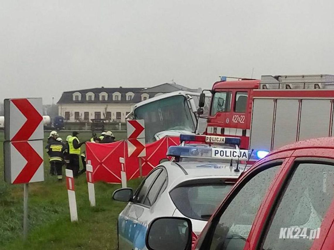 PILNE. Wypadek autokaru przewożącego dzieci. Nie żyje kierowca samochodu osobowego