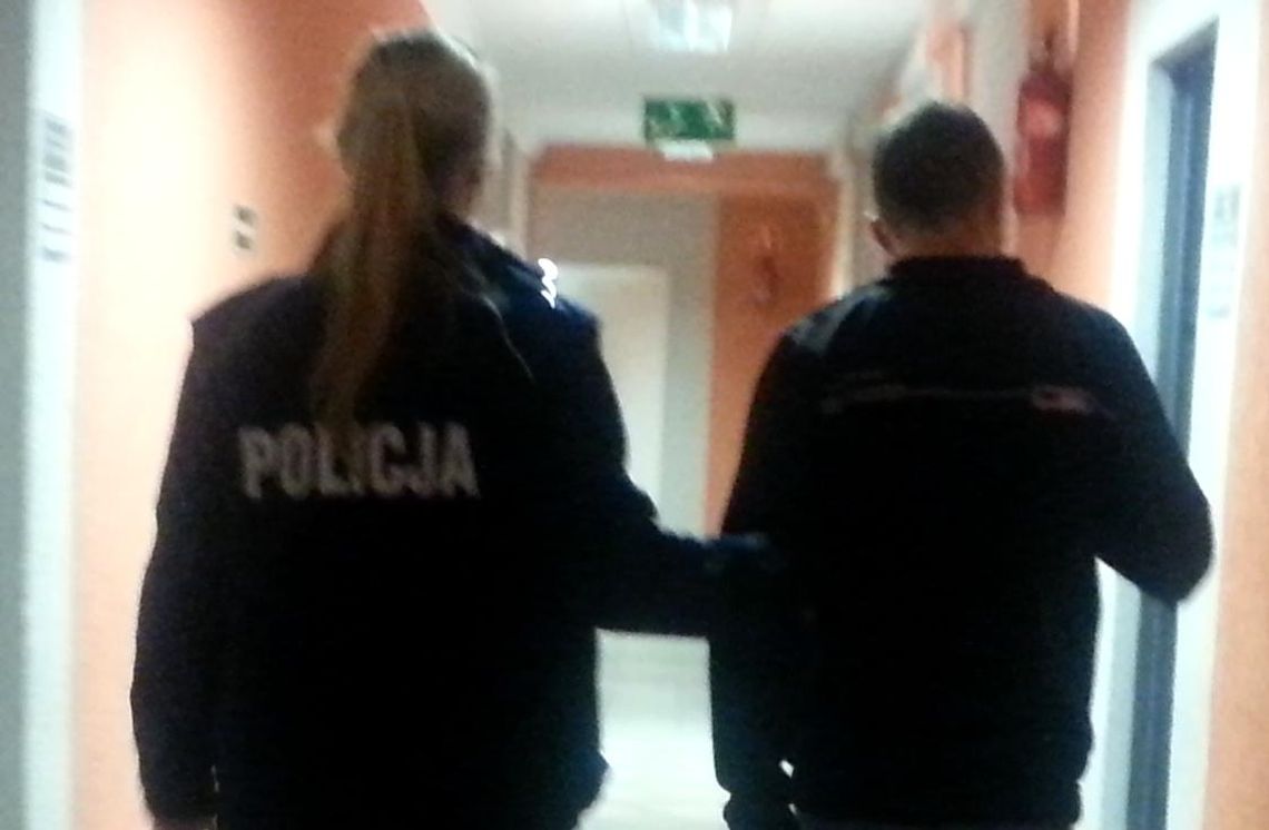 Po napadzie na sklep poszedł na hamburgera. Tam zatrzymała go policja