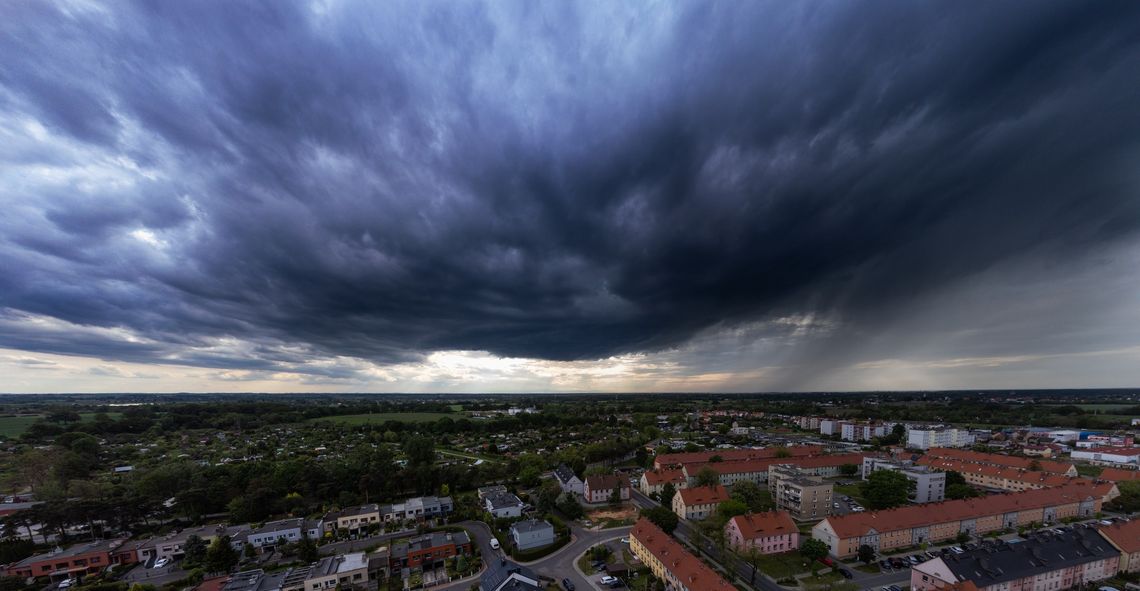 Po południu i wieczorem pogoda może się załamać. Prognozowane są burze i silne opady deszczu