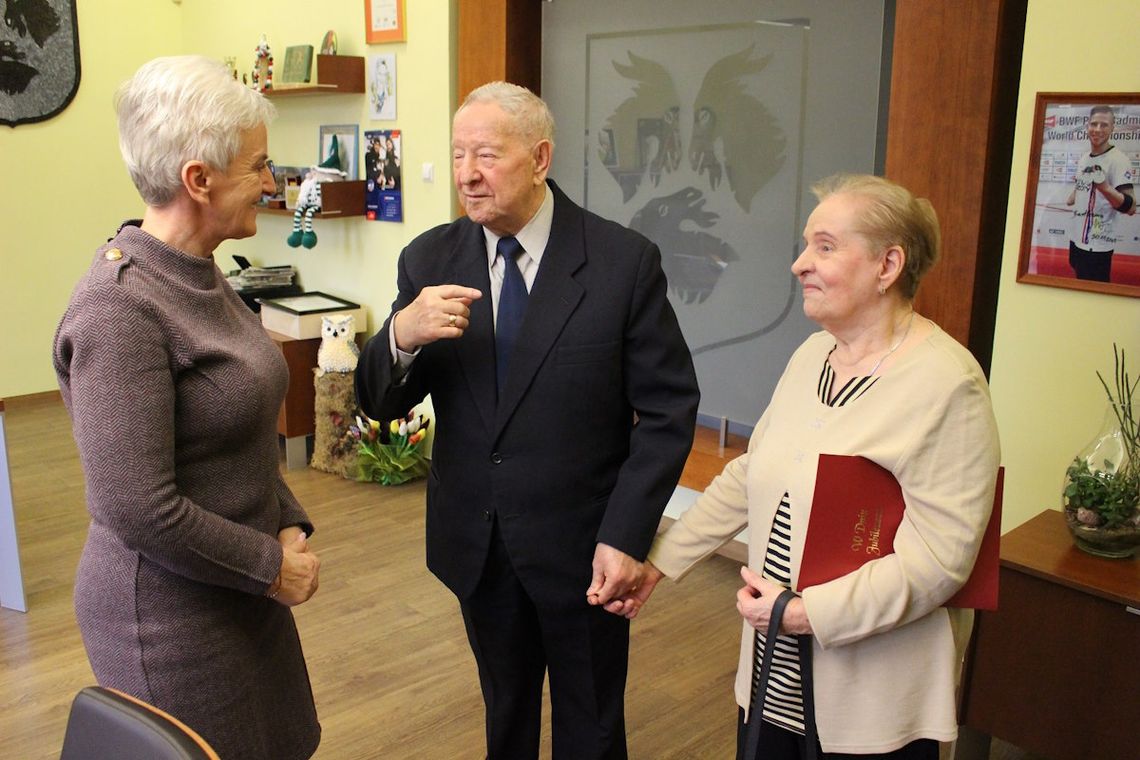 Pobrali się po trzech miesiącach znajomości, są razem już 60 lat. Diamentowe Gody państwa Sikorskich