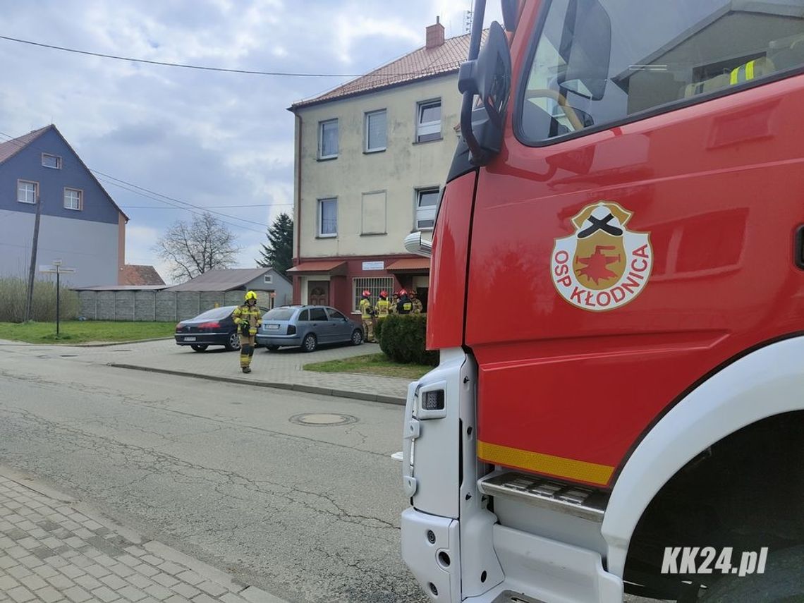 Podejrzany zapach, przypominający gaz w budynku mieszkalnym przy ulicy Krasickiego. Na miejscu straż pożarna