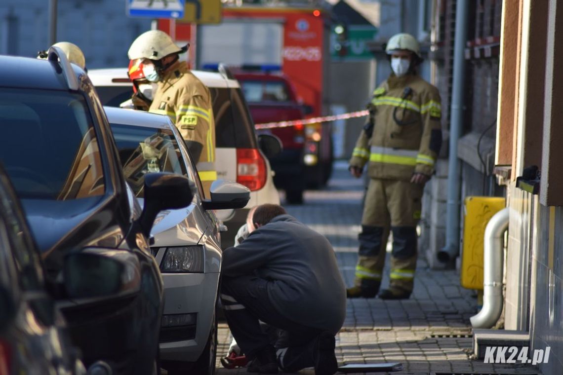 Podejrzenie wycieku gazu przy ulicy Piastowskiej. Na miejscu pogotowie gazowe i straż pożarna