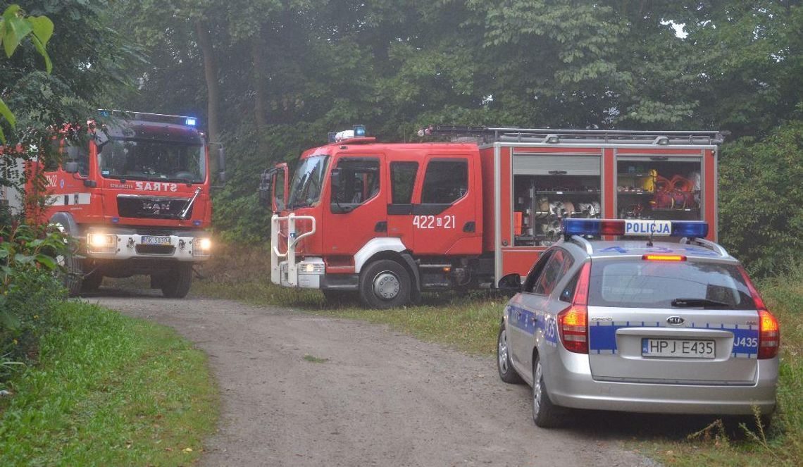 Podpalacz na kozielskiej wyspie. Nieznany sprawca podłożył ogień w stajni i bunkrze. ZDJĘCIA