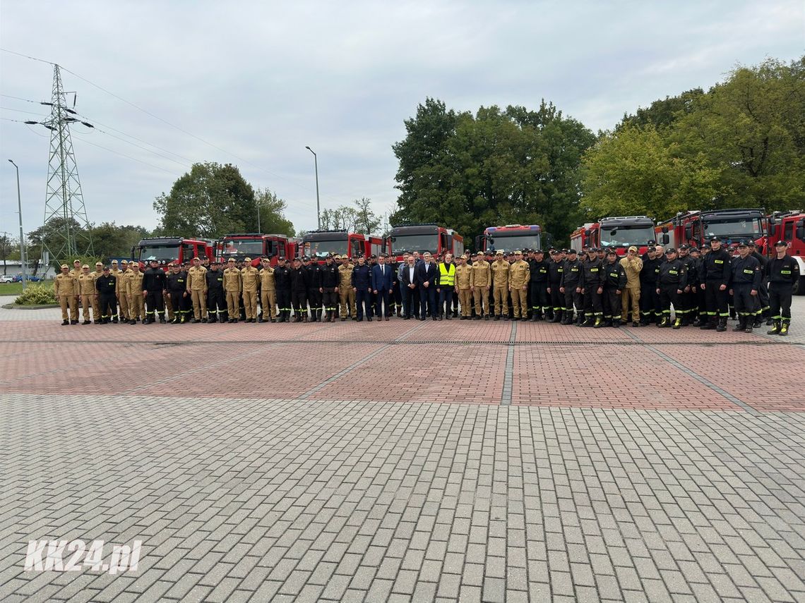 Podziękowali strażakom z całej Polski za bohaterską walkę z powodzią w regionie. WIDEO