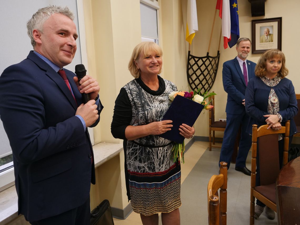 Podziękowania dla Zenony Kuś na sesji rady miasta. Dyrektor MOSiR przeszła na emeryturę