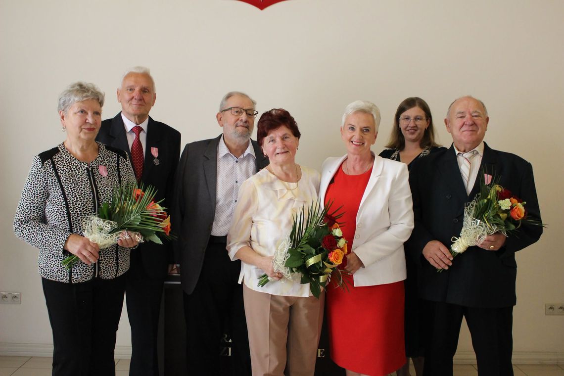 Pół wieku w miłości i szacunku. Pary z Kędzierzyna-Koźla świętowały "Złote Gody". ZDJĘCIA Pół wieku w miłości i szacunku. Pary z Kędzierzyna-Koźla świętowały "Złote Gody". ZDJĘCIA