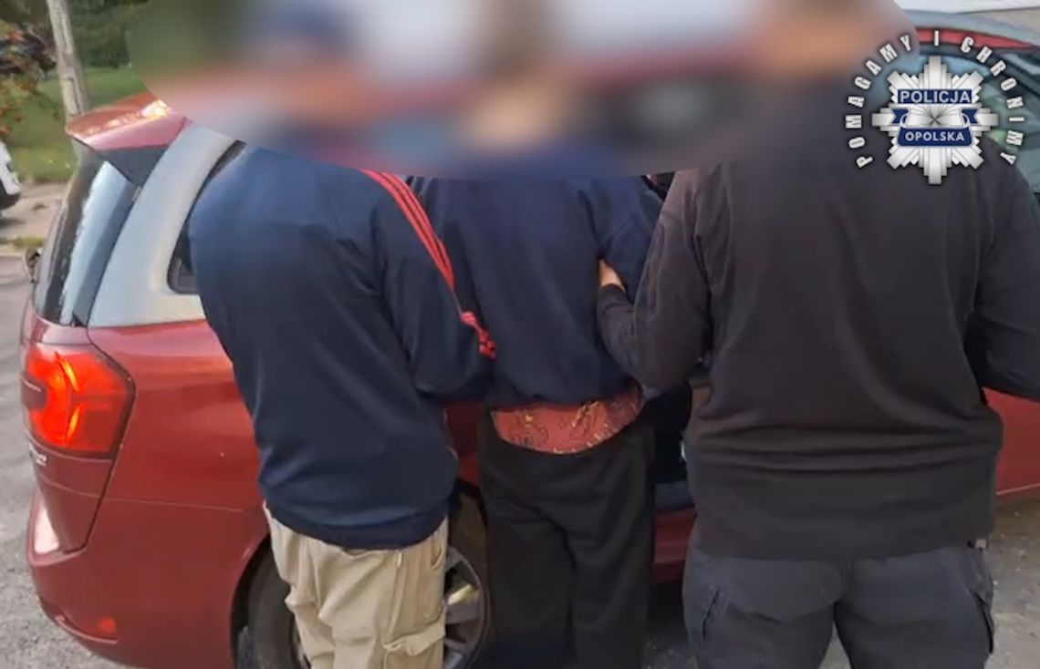 Policja zatrzymała mężczyznę w sprawie zabójstwa 49-latki. Przy sobie miał nóż i młotek Policja zatrzymała mężczyznę w sprawie zabójstwa 49-latki. Przy sobie miał nóż i młotek