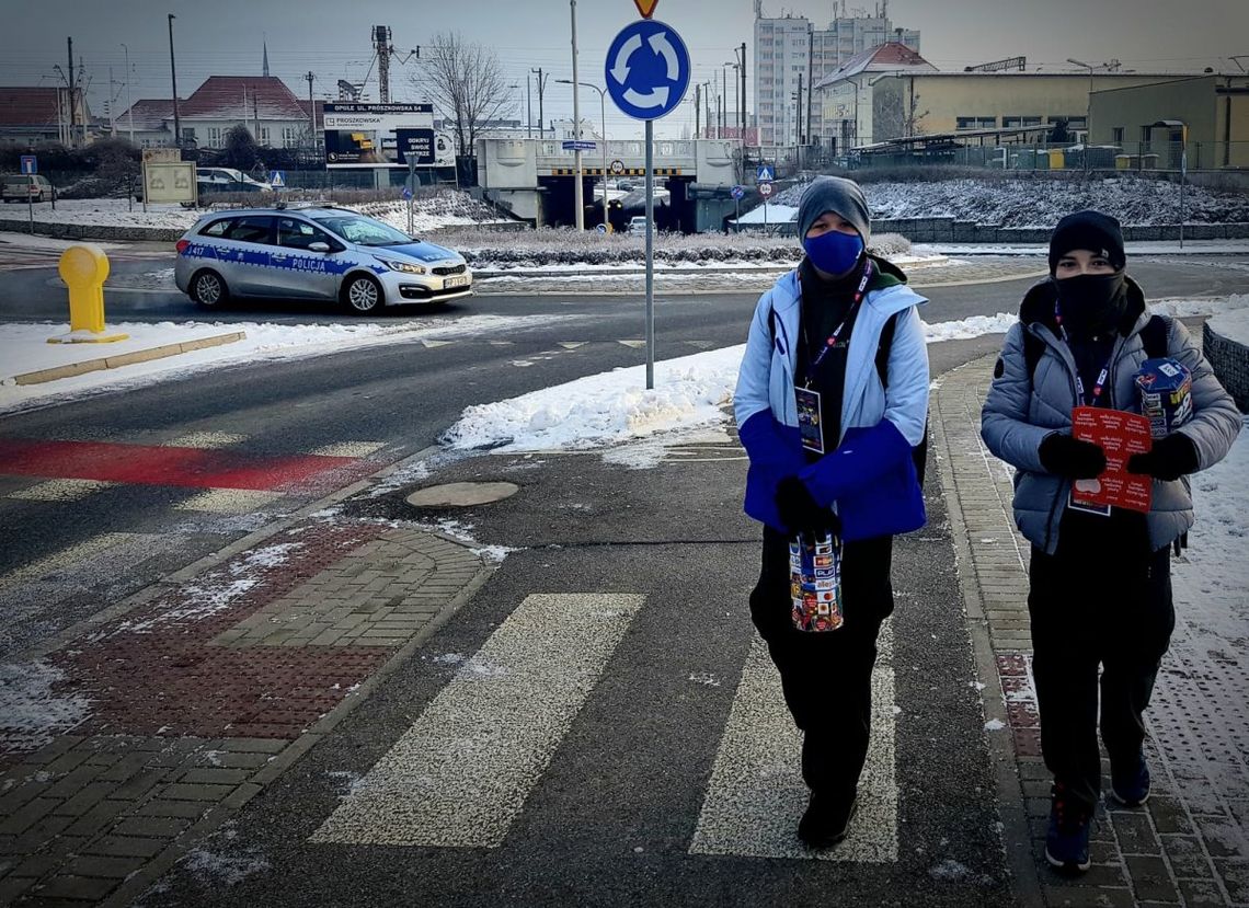 Policjanci dbali o bezpieczeństwo wolontariuszy Wielkiej Orkiestry Świątecznej Pomocy