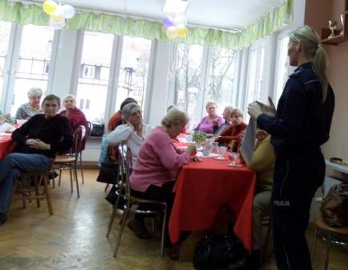 Policjanci debatowali o bezpieczeństwie z kędzierzyńsko-kozielskimi seniorami