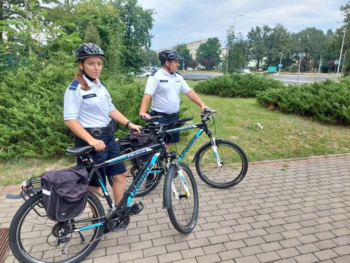 Policjanci na rowerach patrolują miasto i powiat. Są szybsi niż piechotą i wjadą tam, gdzie nie poradzi sobie radiowóz