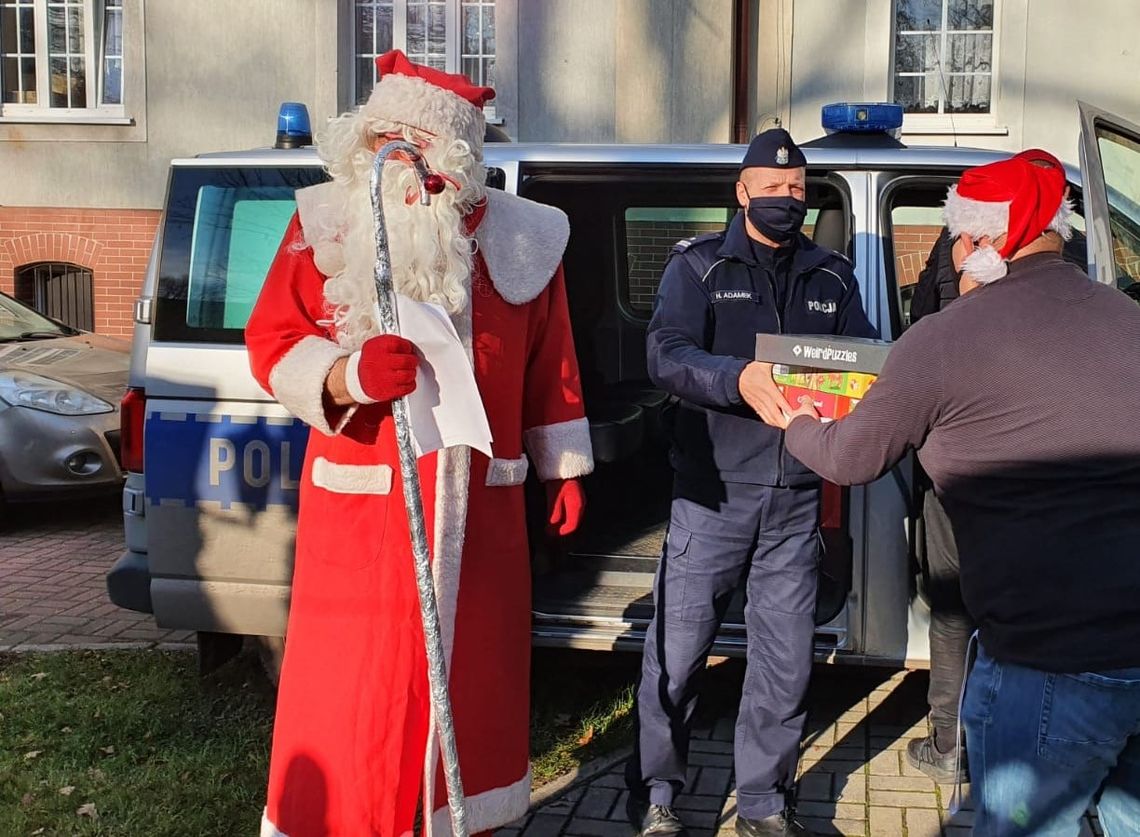 Policjanci oraz członkowie Klubu Kibica ZAKSA zorganizowali mikołajki dla podopiecznych z Domu Dziecka