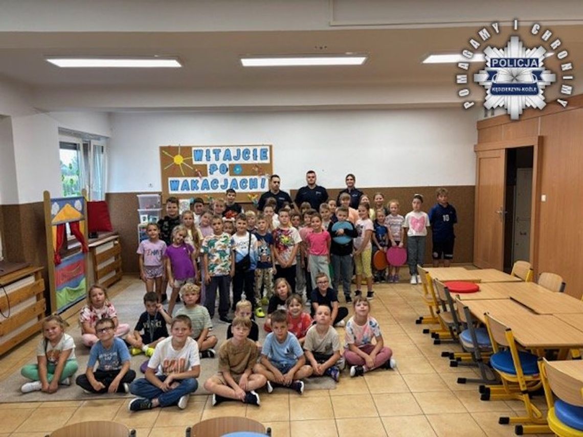 Policjanci z Kędzierzyna-Koźla edukują uczniów i przedszkolaków na tematy związane z bezpieczeństwem
