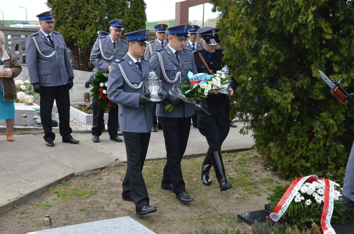 Policjanci z Kędzierzyna-Koźla i Poznania uczcili 60. rocznicę śmierci insp. Ludwikowskiego