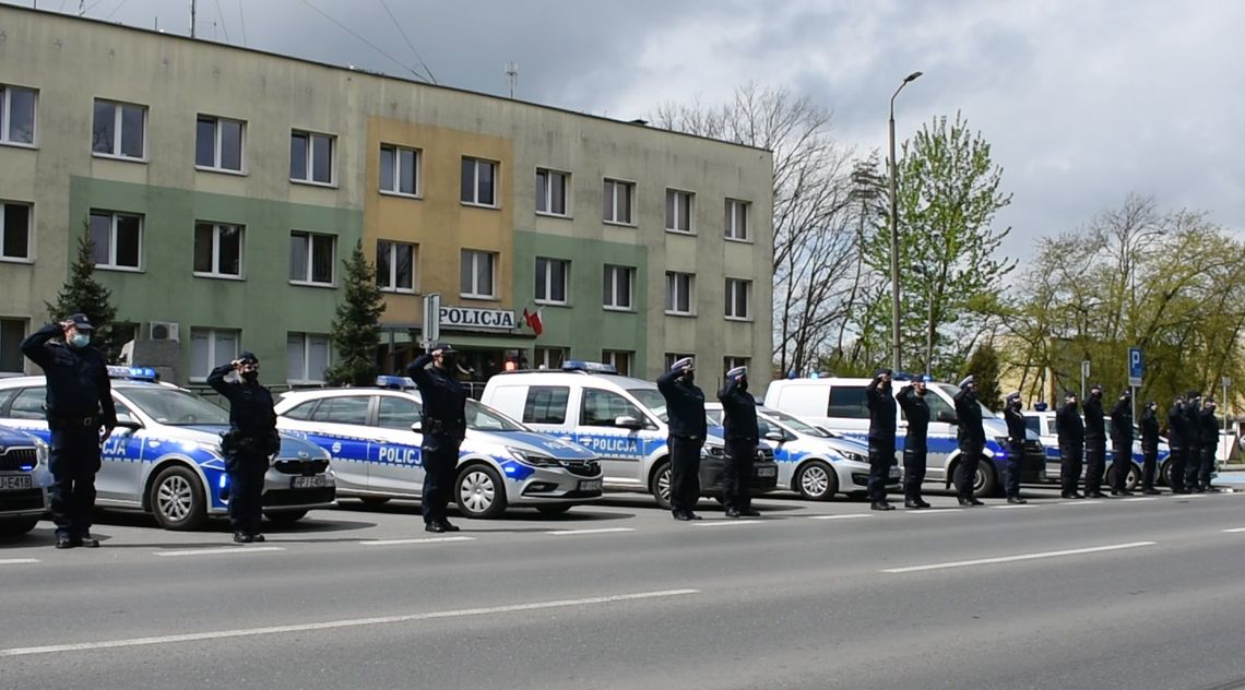 Policjanci z Kędzierzyna-Koźla oddali cześć koledze zabitemu w Raciborzu. WIDEO