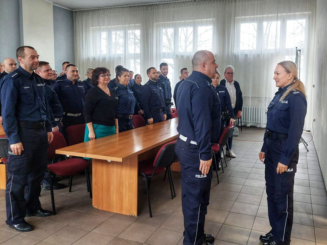 Policjanci z Kędzierzyna-Koźla po rocznej odprawie z nową komendant wojewódzką nsp. Magdaleną Nguyen-Fudalą