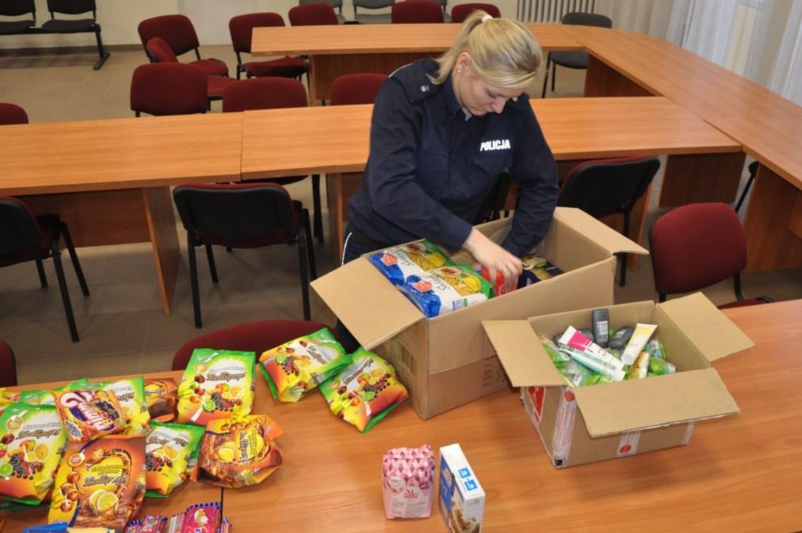 Policjanci z Kędzierzyna-Koźla przygotowali paczki dla potrzebujących Polaków na Kresach