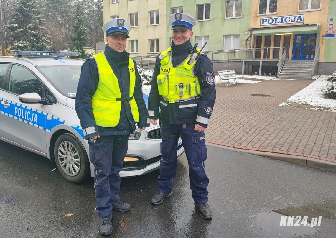 Policjanci z narażeniem zdrowia ratowali mieszkańców miasta