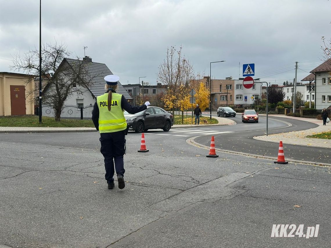 Policjanci zadbają o bezpieczeństwo w okresie Wszystkich Świętych. Zmiany w organizacji ruchu przy cmentarzach Policjanci zadbają o bezpieczeństwo w okresie Wszystkich Świętych. Zmiany w organizacji ruchu przy cmentarzach