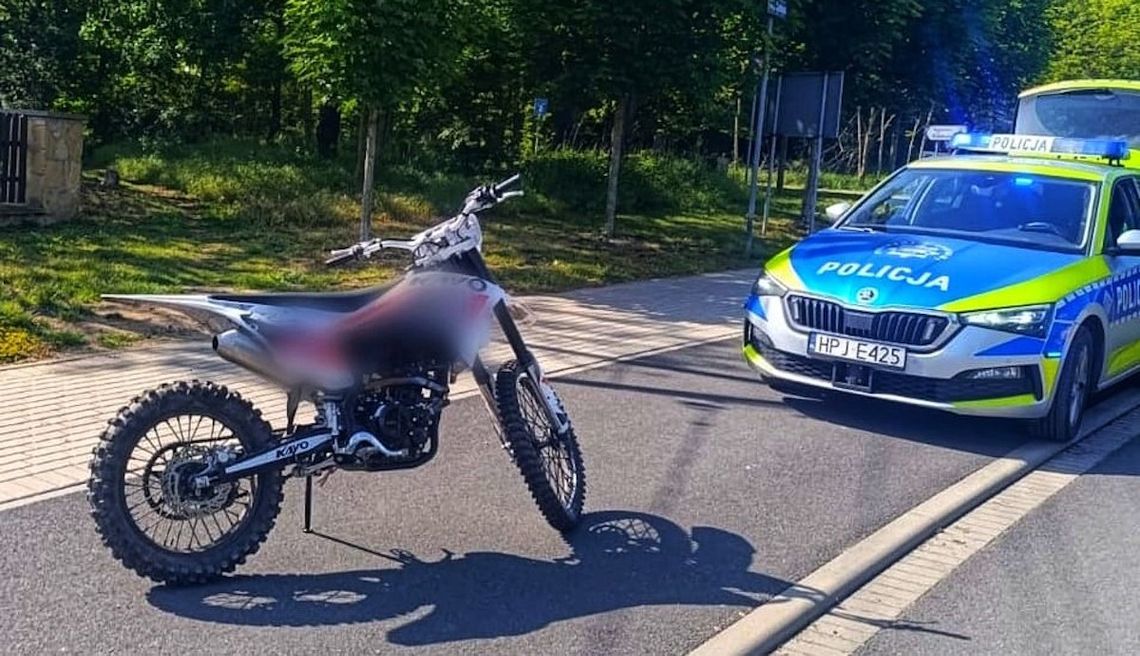 Policjanci zatrzymali 18-latka, który spowodował wypadek i zostawił ciężko rannego kolegę bez pomocy