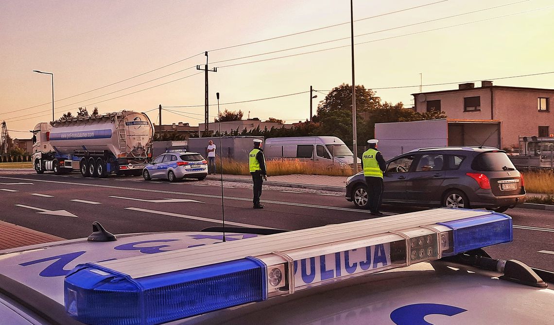 Policjanci zbadali trzeźwość ponad 200 kierowców. Dwóch z nich wsiadło za kółko po pijanemu