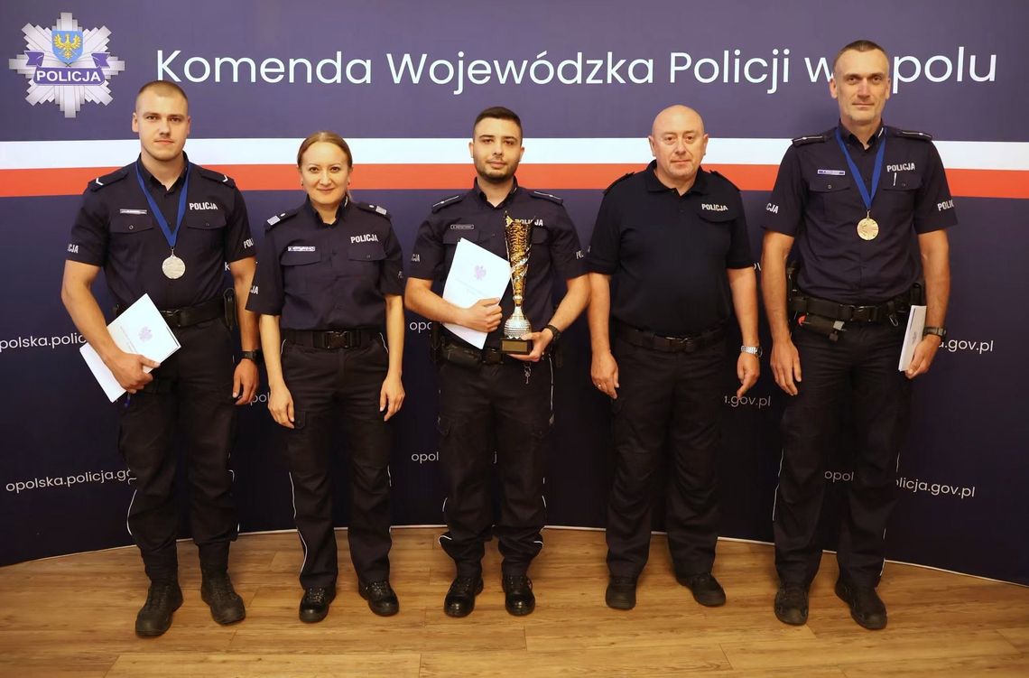 Policjant z Kędzierzyna-Koźla wśród najlepszych w regionie. Powalczy o tytuł "Dzielnicowego Roku" Policjant z Kędzierzyna-Koźla wśród najlepszych w regionie. Powalczy o tytuł "Dzielnicowego Roku"