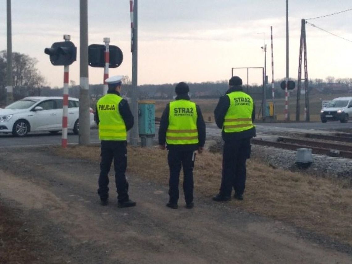 Policyjna akcja przy przejazdach kolejowych. Kontrolują bezpieczeństwo uczestników ruchu