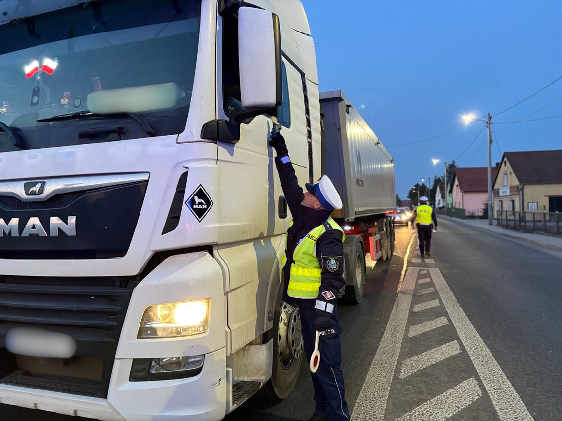 Policyjna akcja "Trzeźwy poranek". Mundurowi zatrzymali pijanego kierowcę ciężarówki. ZDJĘCIA
