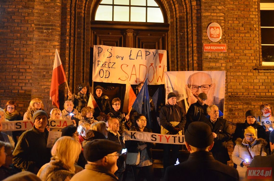 Ponad 200 osób protestowało przeciw nowelizacji ustawy o sądownictwie. ZDJĘCIA