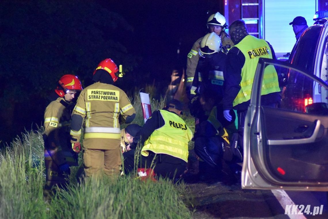 Ponad dwa promile wydmuchał kierowca jeepa, który dachował na drodze krajowej nr 38. ZDJĘCIA