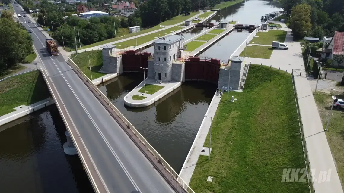 Ponad tona śniętych ryb w jeden dzień. Złota alga nadal w Kanale Gliwickim Ponad tona śniętych ryb w jeden dzień. Złota alga nadal w Kanale Gliwickim
