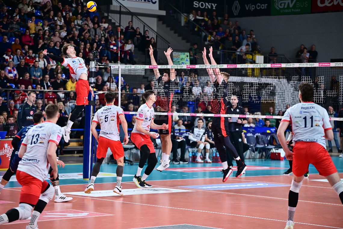 Popis ZAKSY w hali Azoty! Kędzierzynianie po bardzo dobrej grze pokonali Asseco Resovię Rzeszów Popis ZAKSY w hali Azoty! Kędzierzynianie po bardzo dobrej grze pokonali Asseco Resovię Rzeszów