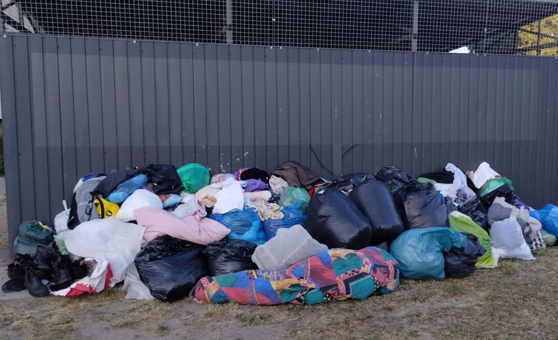 Porzucone worki to nie zbiórka, a dzikie wysypisko. Czysty region apeluje o rozsądek