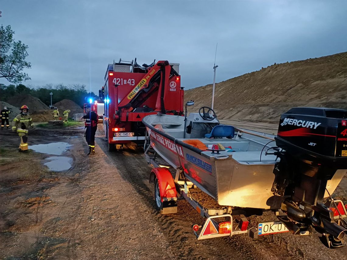 Poszukiwania mężczyzny, którego but znaleziono nad rzeką. Odnalazł się, gdy szedł ulicą... w jednym bucie