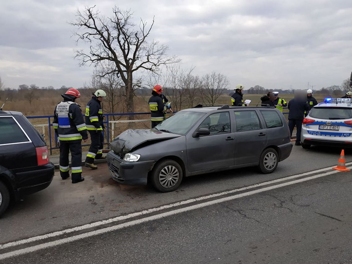 Potężny korek w Kłodnicy. Na moście zderzyły się trzy auta. ZDJĘCIA