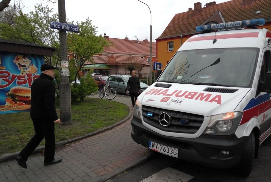 Potrącenie na pasach w Śródmieściu. Kobieta zabrana do szpitala. ZDJĘCIA