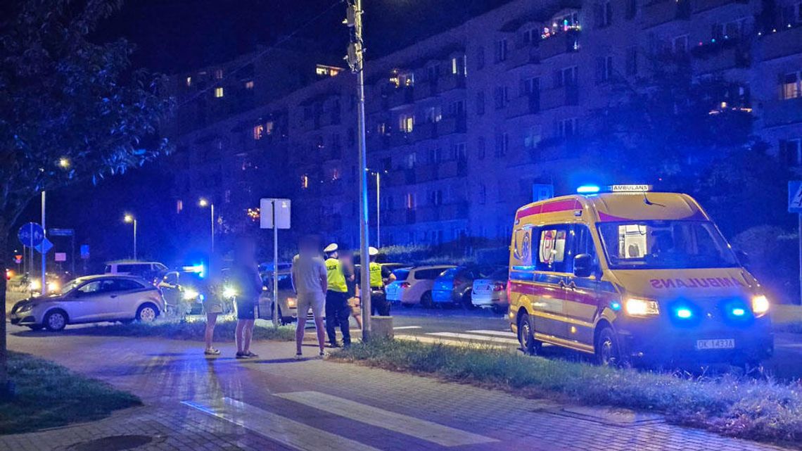 Potrącenie na przejściu dla pieszych na osiedlu Piastów. Ranna kobieta zabrana do szpitala