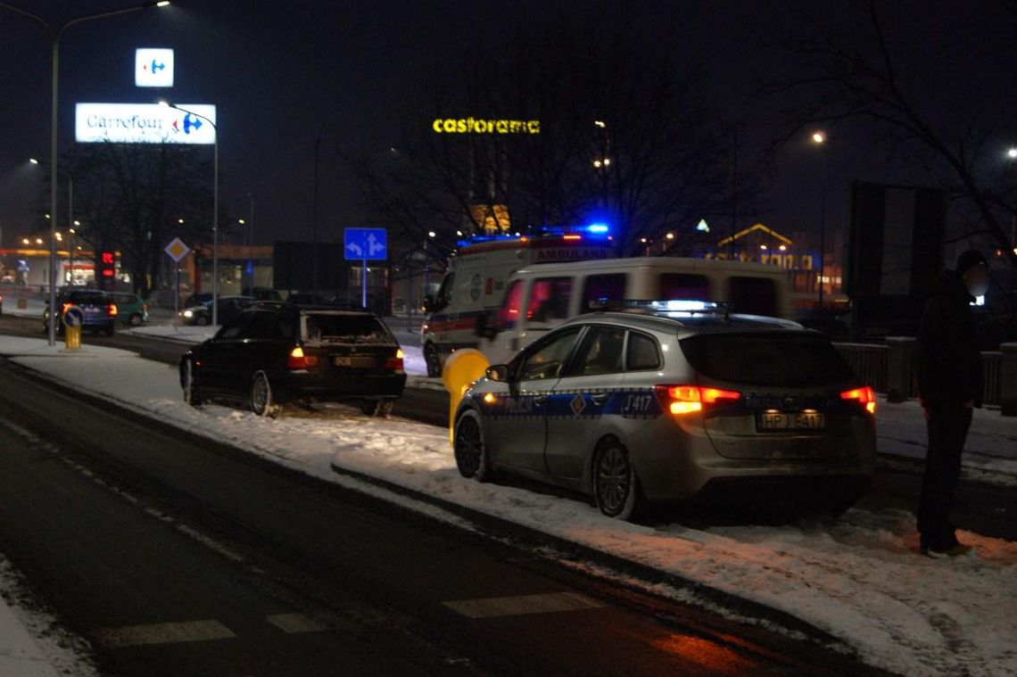 Potrącenie na przejściu dla pieszych. Poszkodowana trafiła do szpitala. ZDJĘCIA