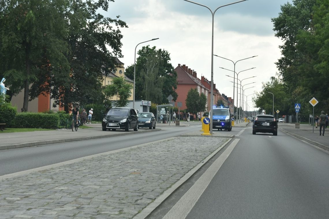 Potrącenie pieszego na ulicy Kozielskiej. Młody mężczyzna zabrany do szpitala przez pogotowie