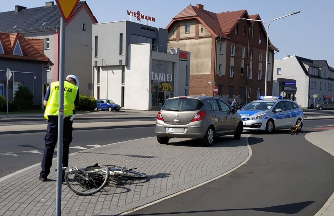 Potrącenie rowerzysty na Kozielskiej. 49-letni mężczyzna został zabrany do szpitala