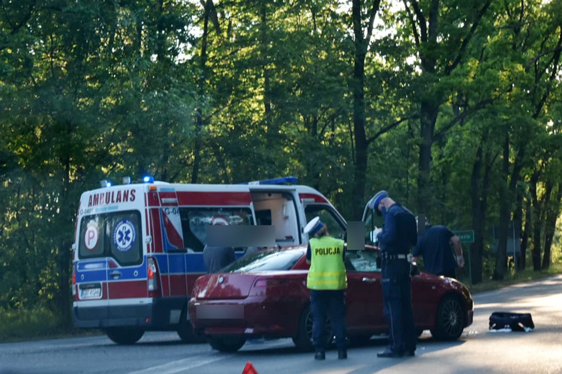 Potrącenie rowerzysty na ulicy Mostowej. Na miejscu policja i pogotowie