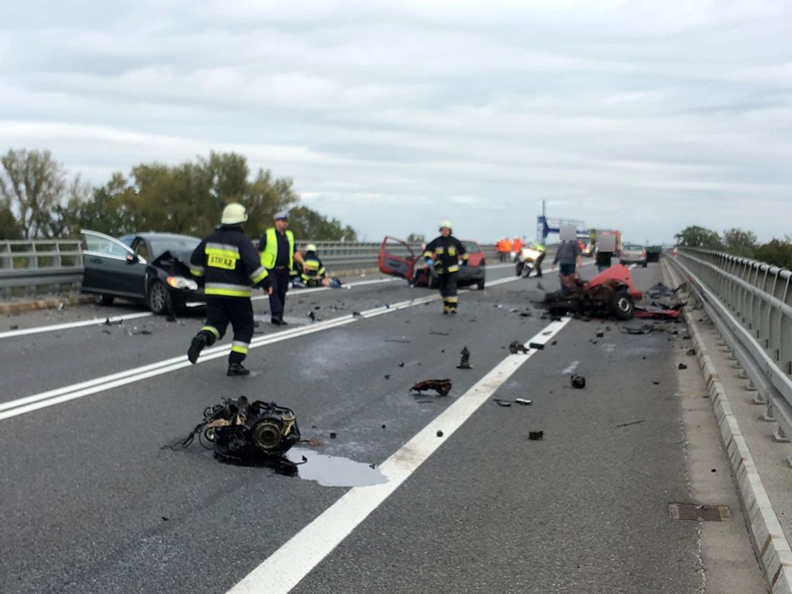 Poważny wypadek na obwodnicy Kędzierzyna-Koźla. Są ranni. Droga całkowicie zablokowana