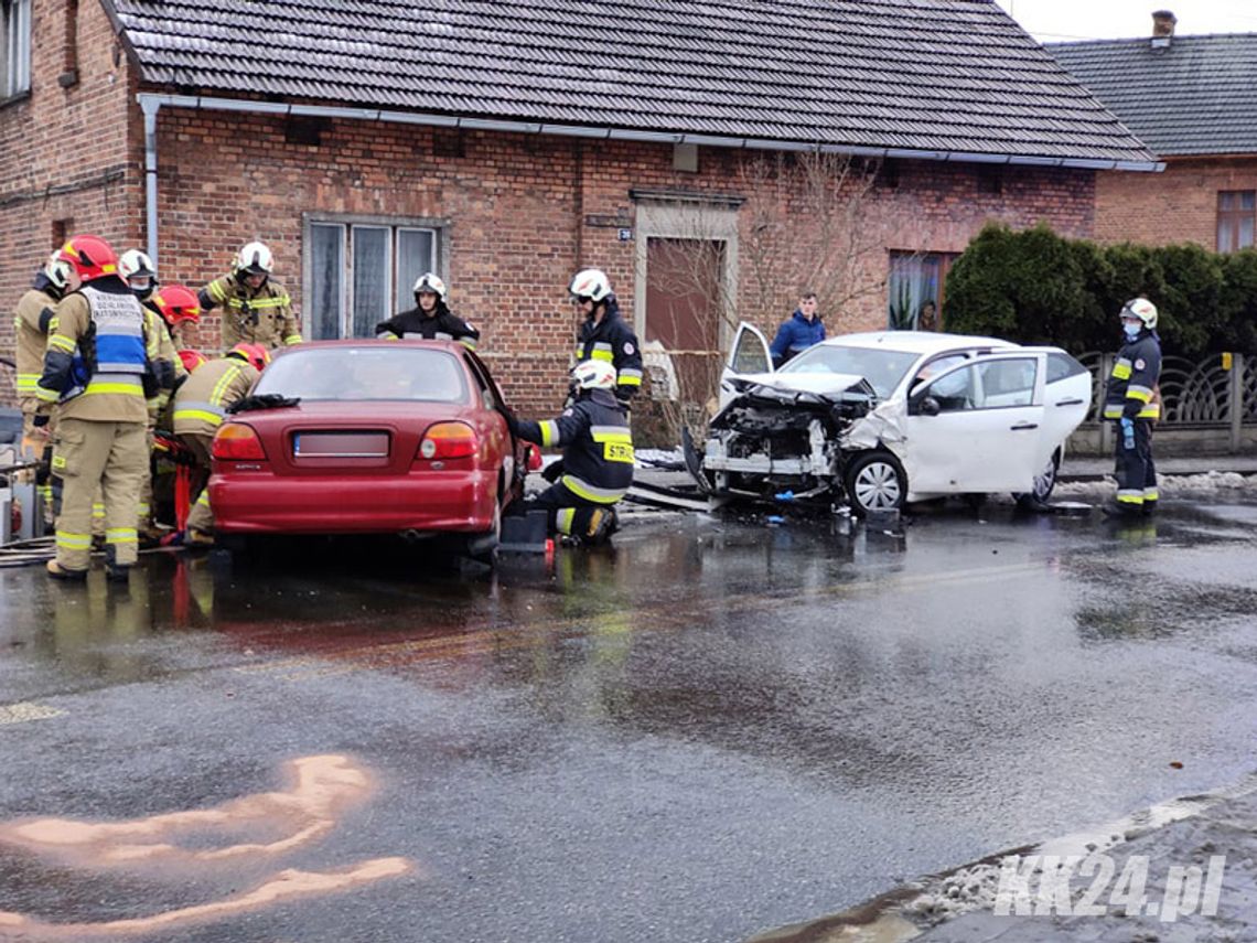 Poważny wypadek w Sławięcicach. 5 osób poszkodowanych. Lądował śmigłowiec medyczny