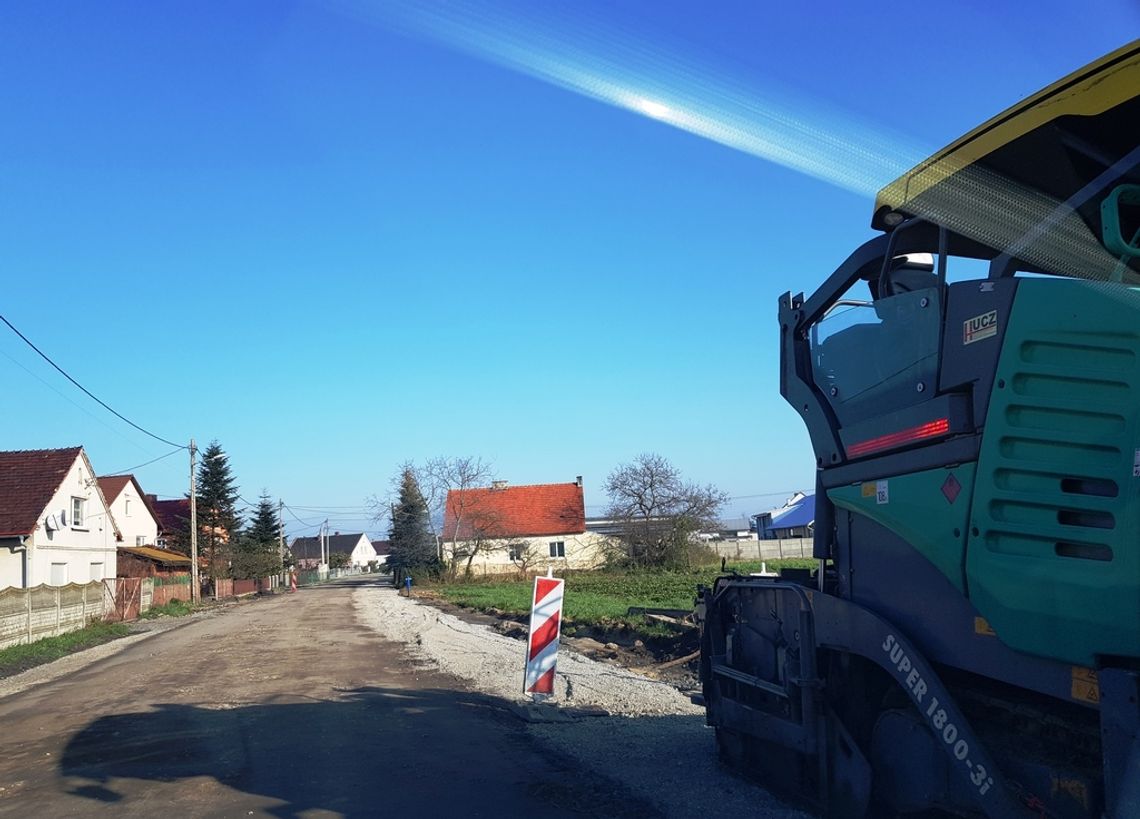 Powiat pozyskał prawie dwa miliony złotych na kontynuację prac drogowych w gminie Reńska Wieś