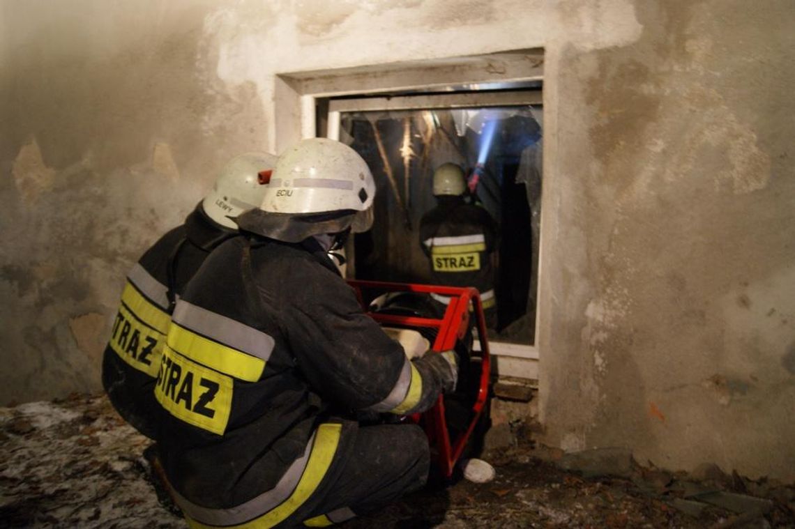 Pożar chlewni. Właściciel podtruł się dymem, ratując zwierzęta. ZDJĘCIA