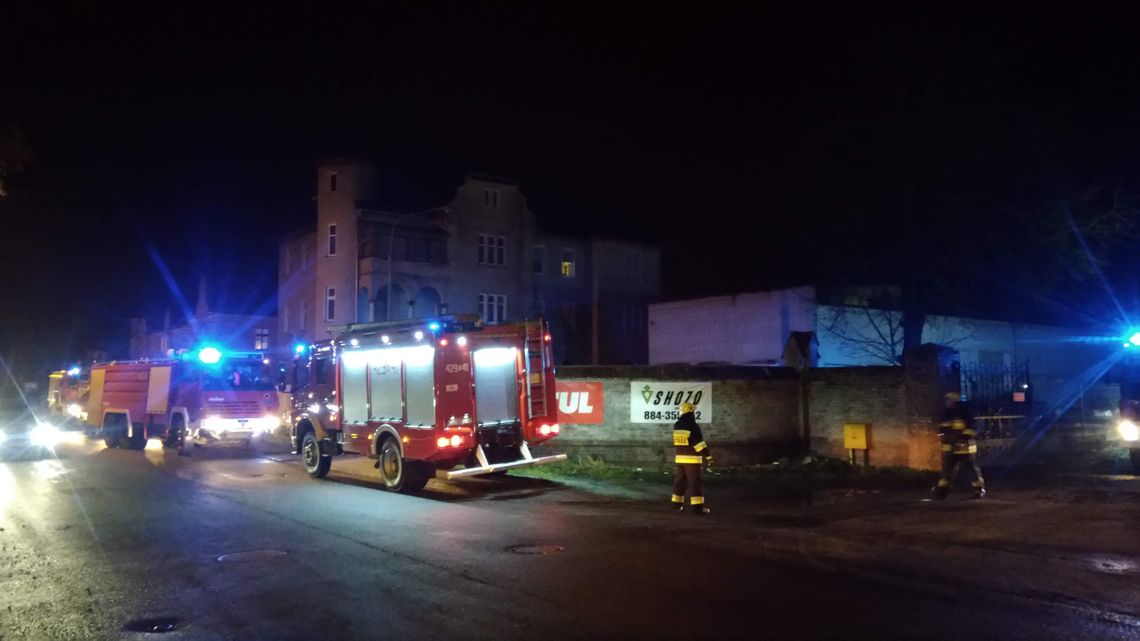 Pożar hali produkcyjnej w Porcie. Duża akcja straży pożarnej. Zdjęcia